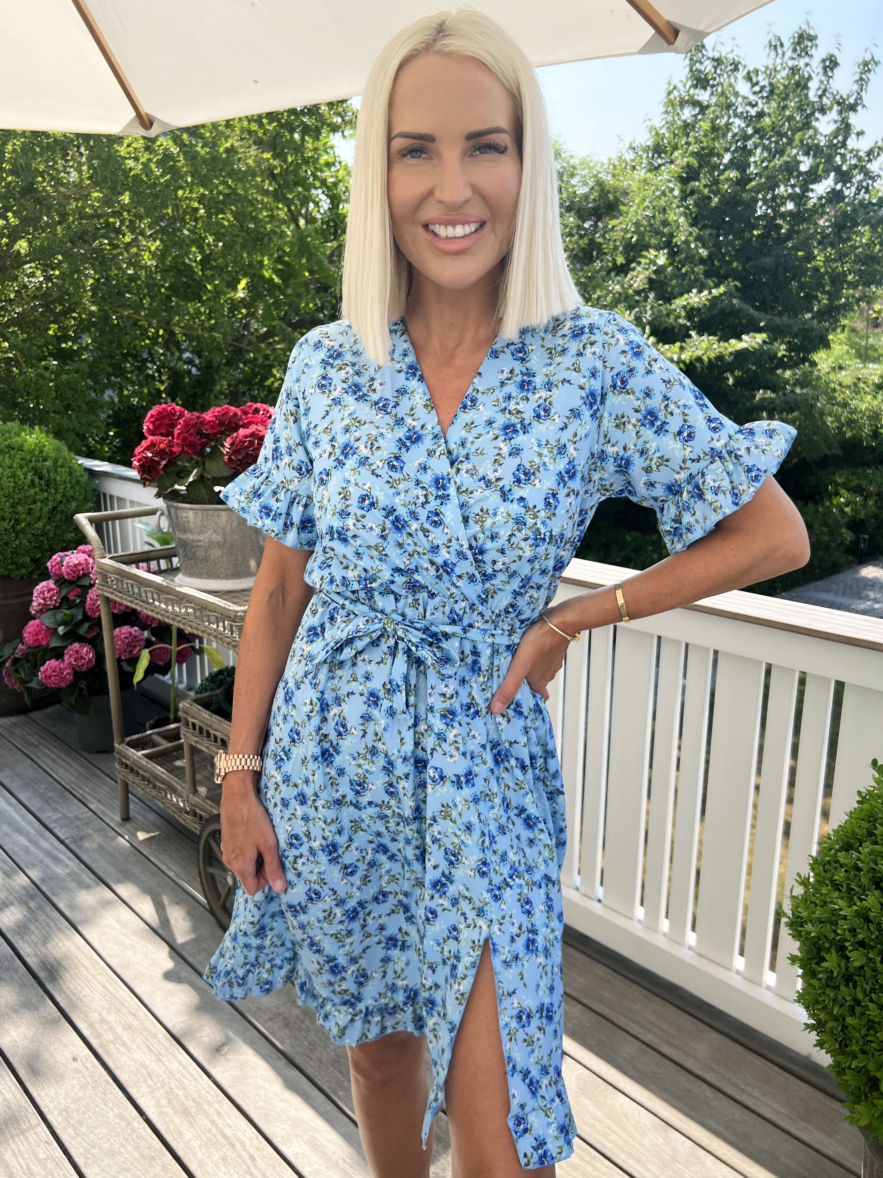 Lima - Sød kort sommerkjole med bindebånd i livet